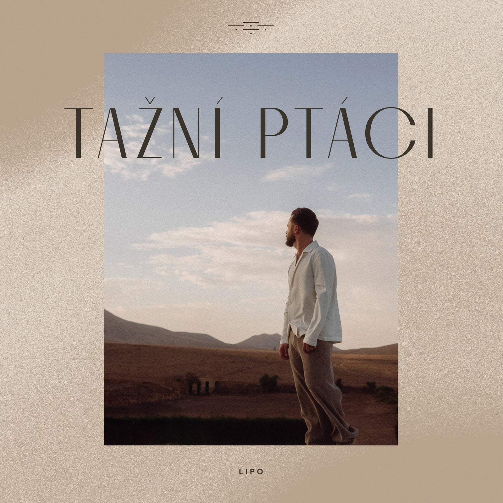 Lipo se na albu Tažní ptáci vydává na cestu za svobodou, nadhledem i poznáním vlastních limitů